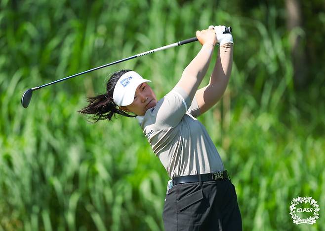 [서울=뉴시스] 11일 강원 정선 하이원CC에서 열린 하이원리조트 여자오픈 2025 2라운드 13번홀에서 임희정이 티샷을 하고 있다. (사진=KLPGA 제공) 2025.07.11. photo@newsis.com *재판매 및 DB 금지