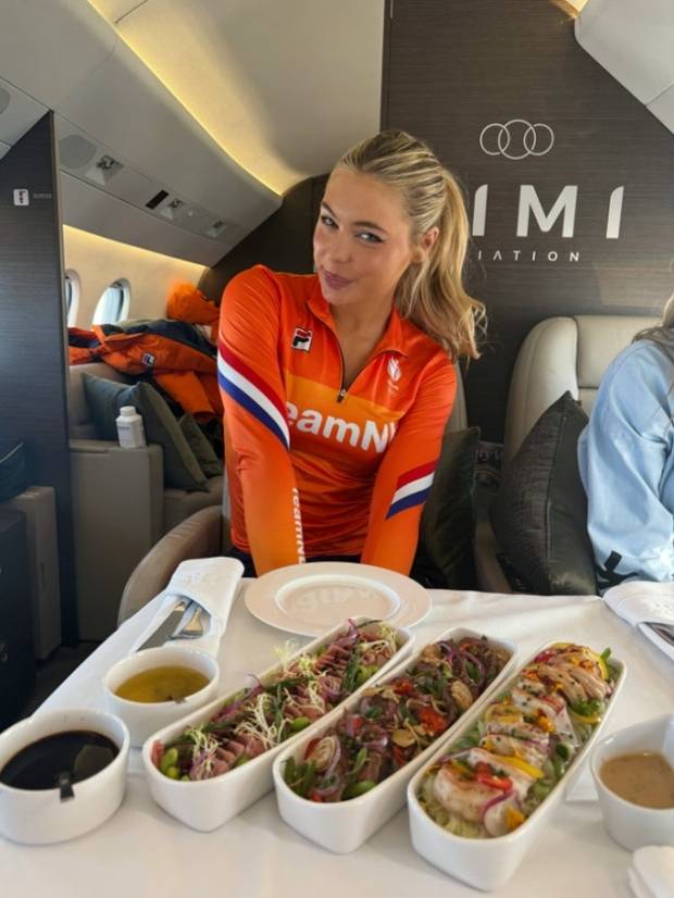 전용기편으로 밀라노에 입성한 유타 레이르담. 레이르담 인스타그램 캡처