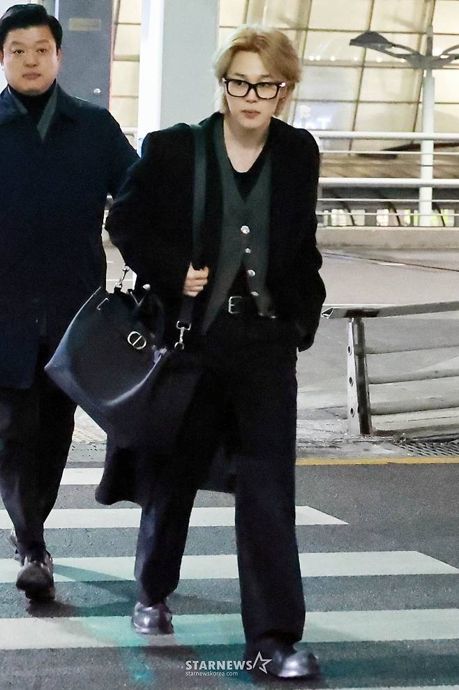 그룹 방탄소년단(BTS) 지민이 해외 일정 차 2일 오후 인천국제공항을 통해 출국하고 있다. 2026.02.02 /사진=임성균 tjdrbs23@