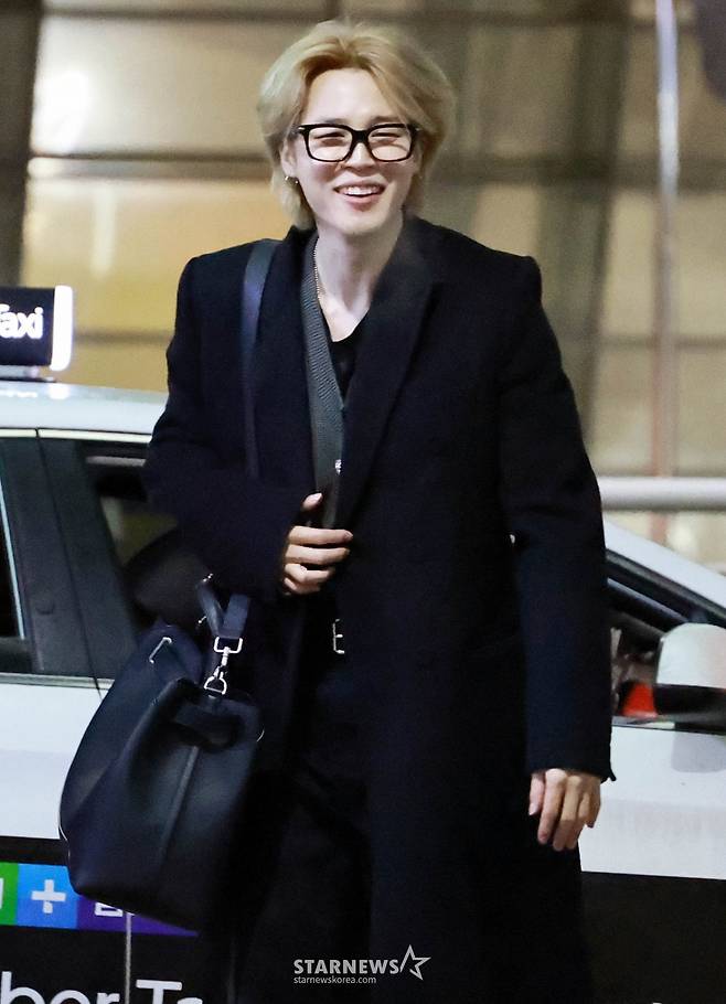 그룹 방탄소년단(BTS) 지민이 해외 일정 차 2일 오후 인천국제공항을 통해 출국하고 있다. 2026.02.02 /사진=임성균 tjdrbs23@