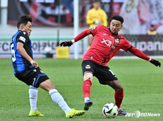 제시 린가드(오른쪽)의 FC서울 시절 경기 모습. /AFPBBNews=뉴스1