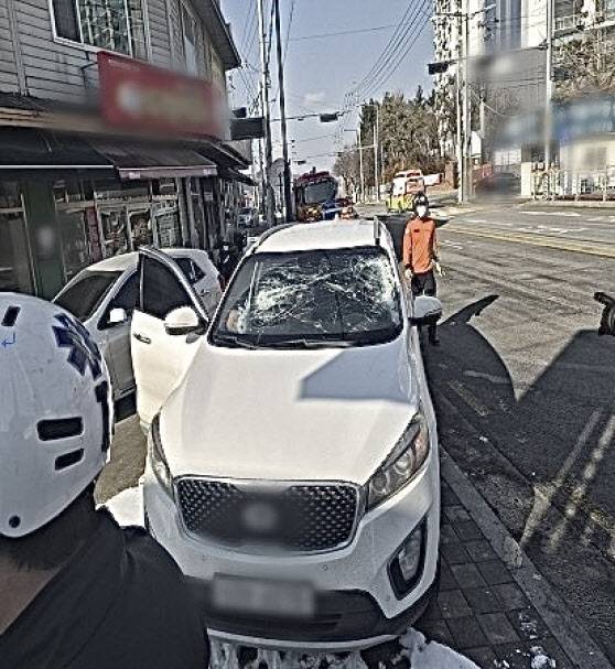 지난 2일 안성시 삼죽면 국도 38호선에서 방현망에 부딪쳐 조수석 탑승자가 사망한 사고 차량. (사진=경기도소방재난본부)