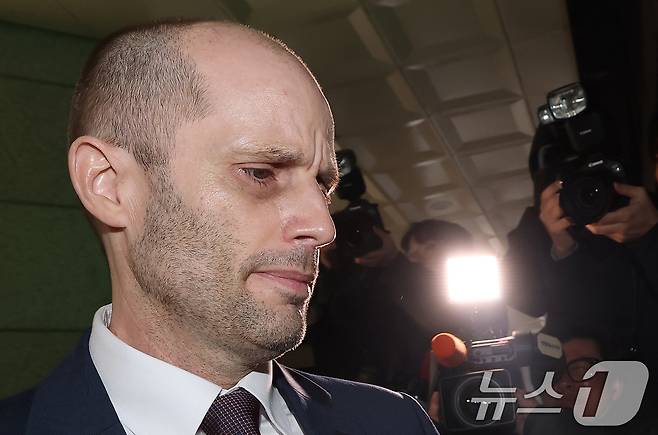 해롤드 로저스 쿠팡 한국법인 임시대표가 지난달 30일 오후 서울 종로구 서울경찰청 쿠팡 수사 종합 태스크포스(TF)에서 '셀프 조사' 관련 증거인멸 등 혐의와 관련한 피고발인 조사를 받기 위해 출석하고 있다. 2026.1.30/뉴스1 ⓒ News1 오대일 기자