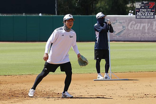 두산 박찬호가 호주 시드니 블랙타운 야구장에서 진행된 스프링캠프에서 수비훈련을 하고 있다. 사진 | 두산 베어스