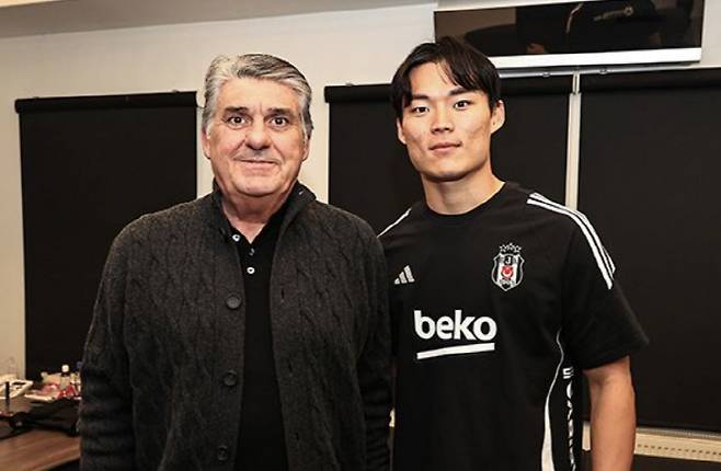 베식타스 회장과 오현규 사진캡처=베식타스 구단 SNS