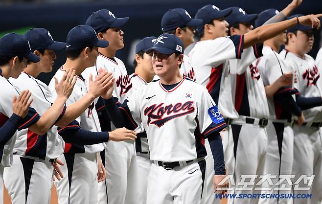 2025 K-BASEBALL SERIES 대한민국과 체코의 평가전이 8일 고척스카이돔에서 열렸다. 류지현 감독이 입장하고 있다. 고척=박재만 기자 pjm@sportschosun.com/2025.11.08/