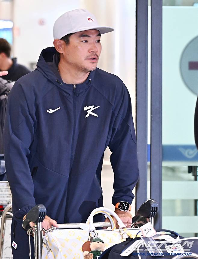 WBC 한국 대표팀 투수 노경은은 이번 대회에 출전하는 각국  선수들 가운데 두 번째로 나이가 많다. 지난달 21일 1차 전지훈련을 마치고 귀국하는 노경은. =송정헌 기자songs@sportschosun.com