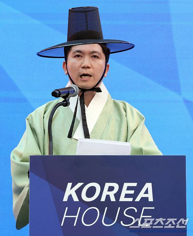 6일 이탈리아 밀라노 빌라 네키 캄필리오(Villa Necchi Campiglio)에서 코리아하우스 개관식이 열렸다. 인사말을 하고 있는 대한체육회 유승민 회장. 밀라노(이탈리아)=송정헌 기자songs@sportschosun.com/2026.02.06/