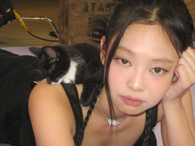 @jennierubyjane