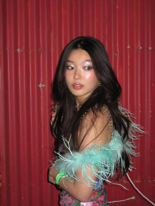 윤채의 헐리우드 글로우 치크. 인스타그램 @y0on_cha3