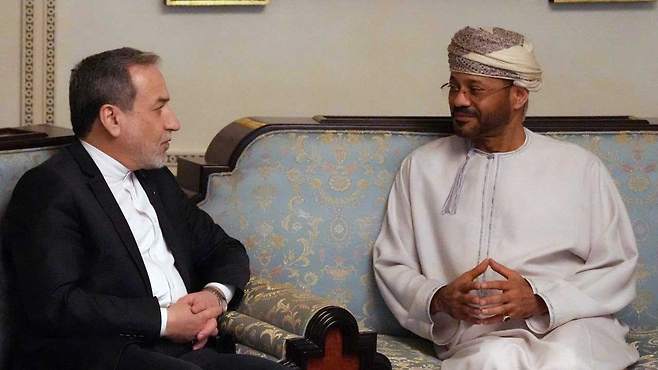 핵협상에 참여한 이란 외무장관(왼쪽)