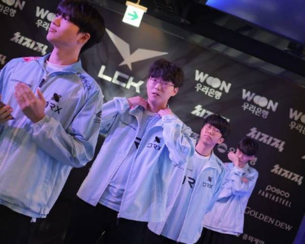 경기를 앞둔 DRX 선수단의 모습 / LCK 제공