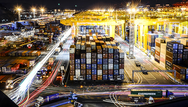 사진은 컨테이너가 산적해 있는 부산 신항. [헤럴드DB]