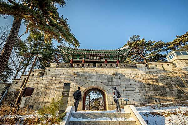 숙정문. 한양도성의 북대문에 해당한다.