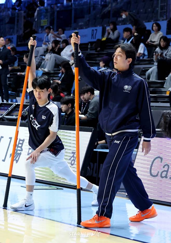 [영상]허훈이 덩크슛이 될까?  '내 키가 5센티만 더 컸으면'