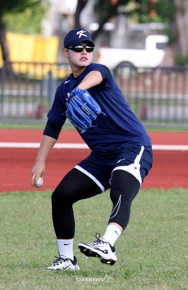 사이판에서 국가대표 예비 엔트리에 포함, 몸을 만들었던 문동주. /사진=강영조 선임기자