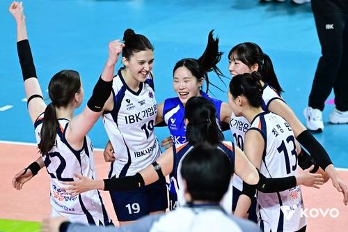 득점 후 기뻐하는 IBK기업은행 선수들 [한국배구연맹 제공. 재판매 및 DB 금지]