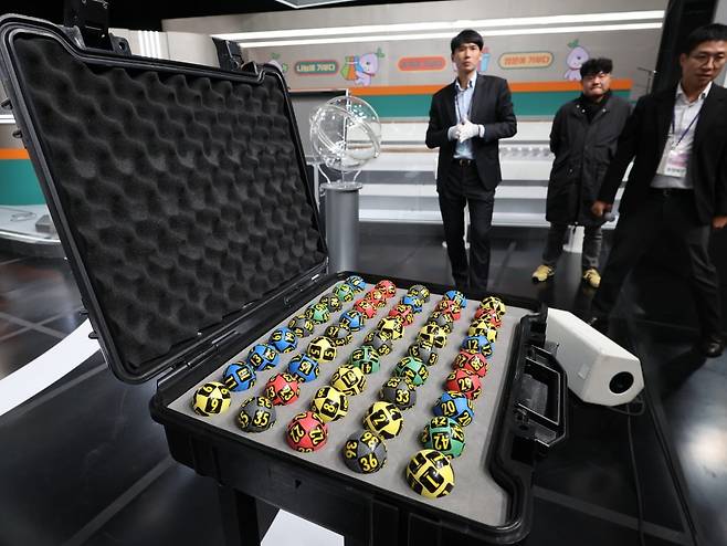 ** 드디어! <strong>로또 모바일 구매</strong> 시대 개막! 이제 침대에서 1등 꿈꾸세요!
**