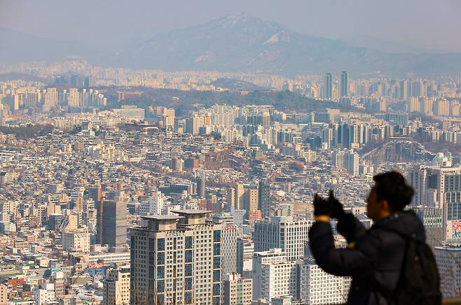 지난 2일 서울 남산에서 바라본 시내 아파트 모습. [연합]