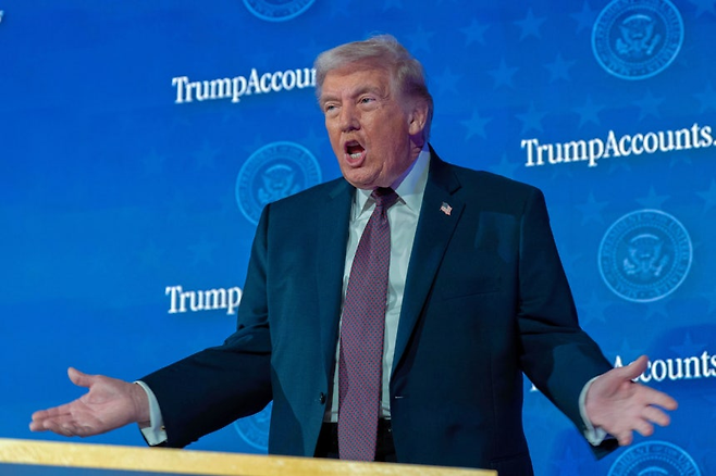 도널드 트럼프 미국 대통령이 지난달 28일(현지시간) 워싱턴 카네기 멜론 강당에서 ‘트럼프 계정’ 프로그램 출범을 선언하며 연설하고 있다.[AP]