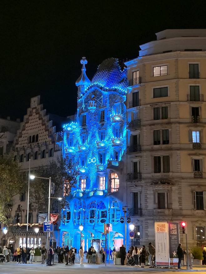 카사 바트요 야경.