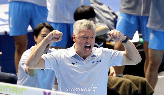 [한번에쓱] 세트스코어 3-1로 한전 꺾은 대한항공, 정지석 & 러셀 41점 합작 생생현장