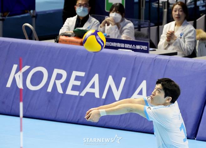 [한번에쓱] 세트스코어 3-1로 한전 꺾은 대한항공, 정지석 & 러셀 41점 합작 생생현장