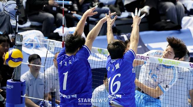 [한번에쓱] 세트스코어 3-1로 한전 꺾은 대한항공, 정지석 & 러셀 41점 합작 생생현장