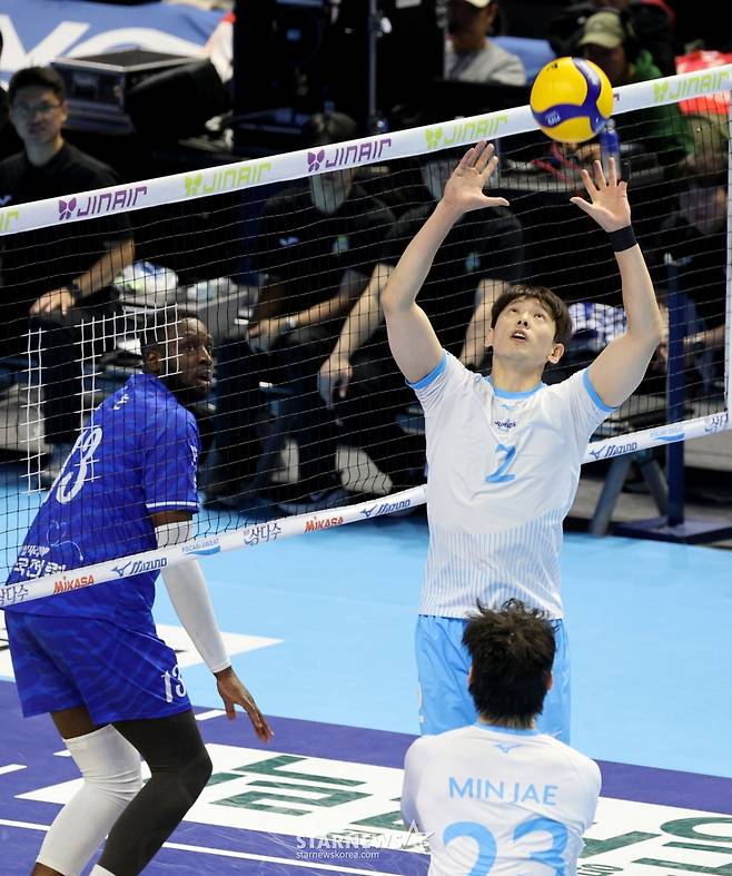 [한번에쓱] 세트스코어 3-1로 한전 꺾은 대한항공, 정지석 & 러셀 41점 합작 생생현장