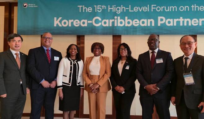 2026여수세계섬박람회가 해외 국가 및 국제기구 유치에서 28개 국가가 참가를 확정하는 등 가시적인 성과를 거두며 성공 개최를 향한 발걸음에 속도를 내고 있다. /섬박람회 조직위 제공