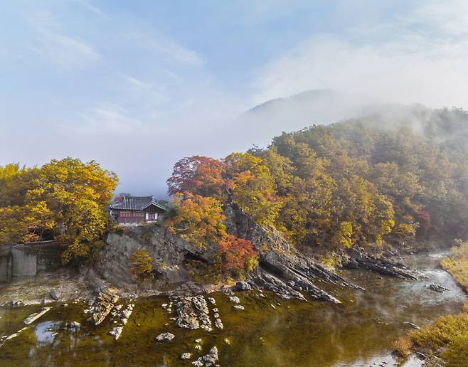 ▲ 청송군 안덕면 신성리의 신성계곡 감입곡류 방호정의 가을 풍경