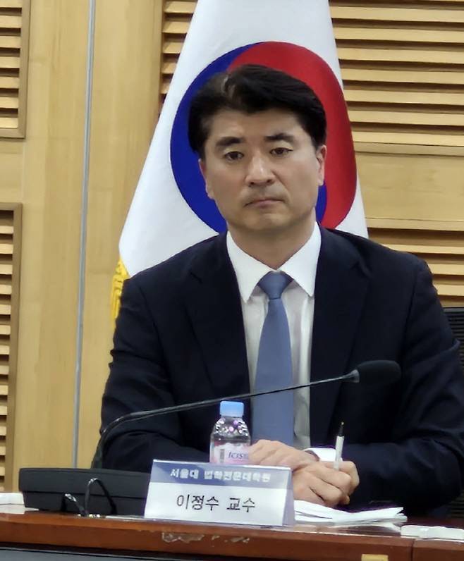 이정수 서울대 법학전문대학원 교수(금융법 전공)는 보유 수량 이상의 비트코인이 거래될 수 있었다는 것 자체가 이미 심각한 내부통제 위반이라고 지적했다. △사법시험(41회)행정고시(42회 재경직렬) 합격 △사법연수원 32기 수료 △전 미국 Simpson Thacher & Bartlett LLP 홍콩사무소 외국변호사 △미국 뉴욕주 변호사 △전 김&장 법률사무소 변호사 △전 금융위 금융발전심의위원회 위원 △현 금융위 가상자산위원회 위원 (사진=최훈길 기자)