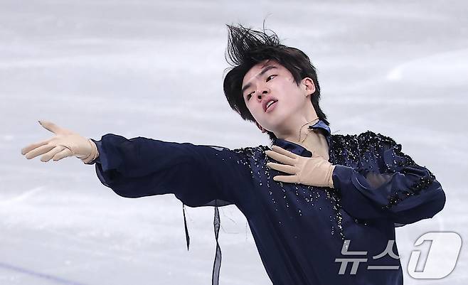 피겨 차준환이 7일(현지시간) 이탈리아 밀라노 아이스 스케이팅 아레나에서 열린 2026 밀라노·코르티나담페초 동계올림픽 피겨 스케이팅 팀 이벤트(단체전) 남자 싱글 쇼트 프로그램에서 연기를 펼치고 있다. 2026.2.8 ⓒ 뉴스1 김성진 기자