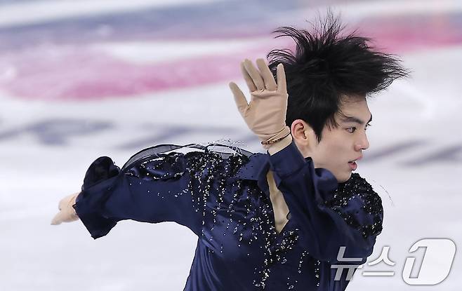피겨 차준환이 7일(현지시간) 이탈리아 밀라노 아이스 스케이팅 아레나에서 열린 2026 밀라노·코르티나담페초 동계올림픽 피겨 스케이팅 팀 이벤트(단체전) 남자 싱글 쇼트 프로그램에서 연기를 펼치고 있다. 2026.2.8 ⓒ 뉴스1 김성진 기자