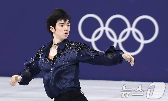 피겨 차준환이 7일(현지시간) 이탈리아 밀라노 아이스 스케이팅 아레나에서 열린 2026 밀라노·코르티나담페초 동계올림픽 피겨 스케이팅 팀 이벤트(단체전) 남자 싱글 쇼트 프로그램에서 연기를 펼치고 있다. 2026.2.8 ⓒ 뉴스1 김성진 기자