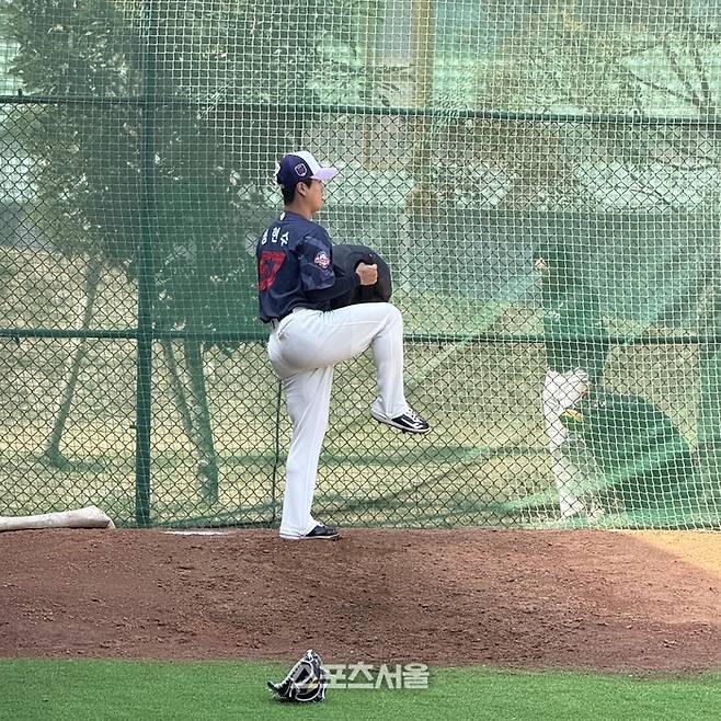 정현수가 불펜장에서 홀로 몸을 푸는 모습. 타이난 | 박연준 기자 duswns0628@sportsseoul.com