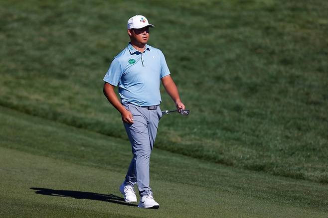 김시우가 8일(한국시간) 미국 애리조나주 TPC 스코츠데일 스타디움코스에서 열린 PGA투어 피닉스 오픈 3라운드에서 당당한 표정으로 걷고 있다. 사진 | AFP 연합뉴스