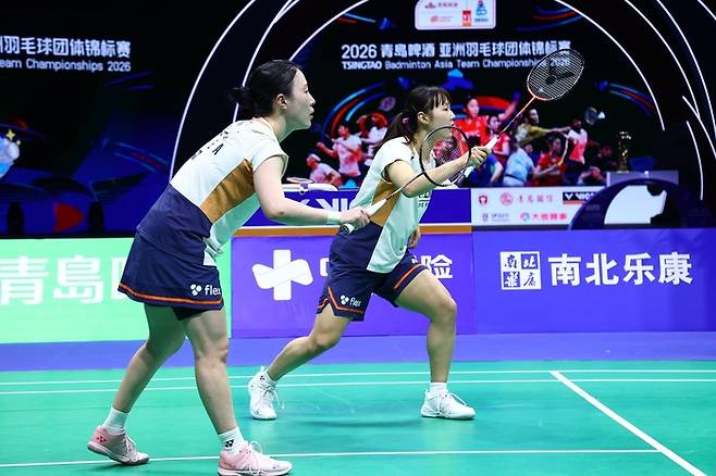 Baek Ha-na and Kim Hye-jeong are competing in the women's final of the 2026 Asian Men's and Women's Team Badminton Championships held at the Conson Gymnasium in Qingdao, China on the 8th. photos | Asian Badminton Federation, Korea Badminton Association