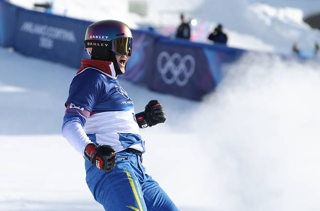 '맏형의 반란' 김상겸, 결승 진출 (리비뇨=연합뉴스) 류영석 기자 = 8일(현지시간) 이탈리아 리비뇨 스노파크에서 열린 2026 밀라노-코르티나담페초 동계올림픽 스노보드 남자 평행 대회전 준결승에 출전한 김상겸이 결승을 확정한 뒤 기뻐하고 있다. 2026.2.8 ondol@yna.co.kr/2026-02-08 22:30:39/ <저작권자 ⓒ 19802026 ㈜연합뉴스. 무단 전재 재배포 금지, AI 학습 및 활용 금지>