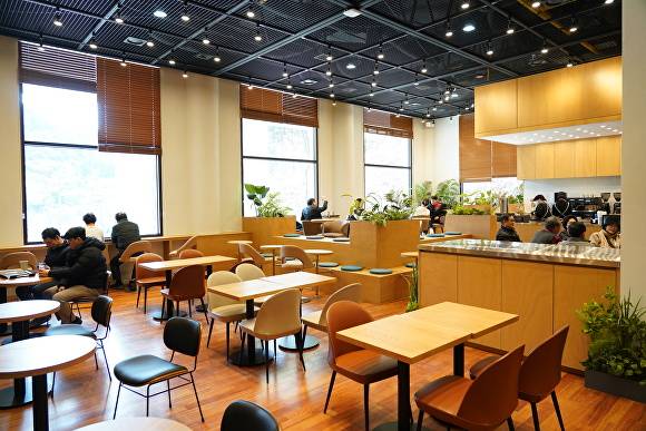 카페 더 청남대 내부. [사진=충북도]