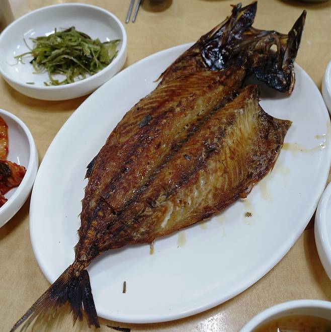간잽이라는 직업까지 만들어질 만큼 적절한 간이 생명인 간고등어.
