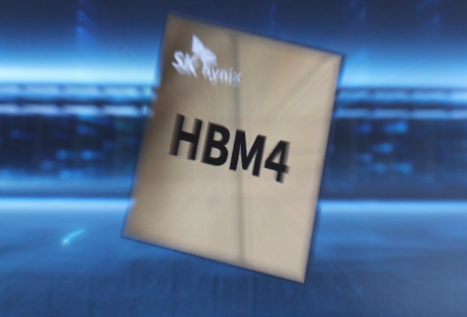 CES 개막 3일차인 8일(현지시간) 미국 네바다주 라스베이거스 베네시안 컨벤션센터 SK 하이닉스 부스에 HBM4 영상이 재생되고 있다. 연합뉴스