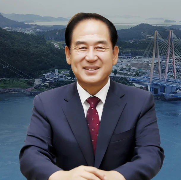 Jindo Gov. Kim Hee-su (Jindo-gun)