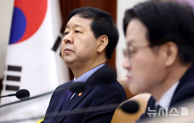 [서울=뉴시스] 추상철 기자 = 구윤철 경제부총리 겸 재정경제부 장관이 지난 4일 오전 서울 종로구 정부서울청사에서 열린 경제관계장관회의에 참석해 발언하고 있는 모습. 2026.02.04. scchoo@newsis.com