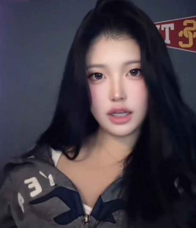 화제가 된 보정 된 라엘 사진. 사진. 온라인 커뮤니티&nbsp;