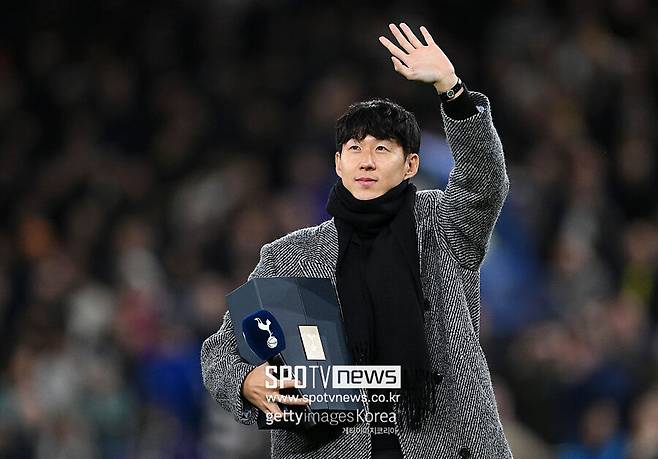 ▲ 손흥민이 떠난 토트넘 훗스퍼가 7일 오후 영국 맨체스터에 위치한 올드 트래포드에서 열린 2025-2026시즌 프리미어리그 25라운드에서 맨체스터 유나이티드에 0-2로 패했다. 이로써 토트넘은 7승 8무 10패(승점 29)로 리그 14위에 머물렀다.