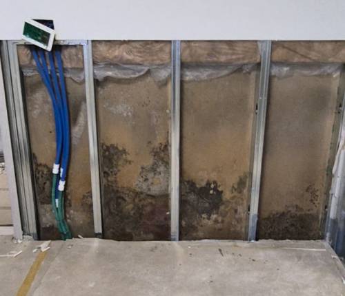 ◇K건설이 양양읍에 건설한 모 아파트 내부. 권 모씨가 계약한 아파트로 누수외 곰팡이 등 하자가 발생했다.