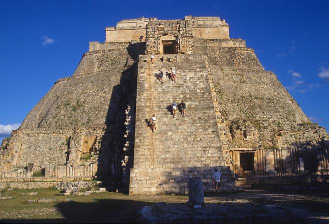 욱스말의 피라미드