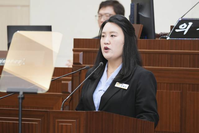 안동시의회 김새롬 의원(더불어민주당)이 제264회 임시회에서 5분 자유발언을 하고 있다. 안동시의회제공