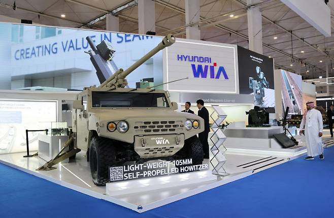 사우디아라비아 리야드에서 8일(현지시간) 개막한 방위산업 전시회 ‘WDS 2026’에 참가한 현대위아의 전시장 모습. (사진=현대위아)